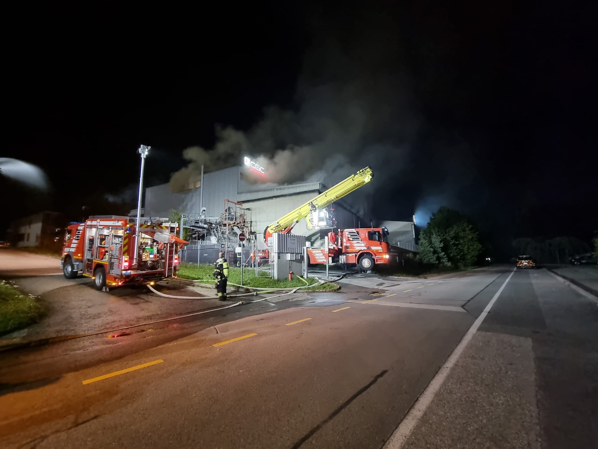 Des halles d'entreprises ont brûlé cette nuit à Crissier 